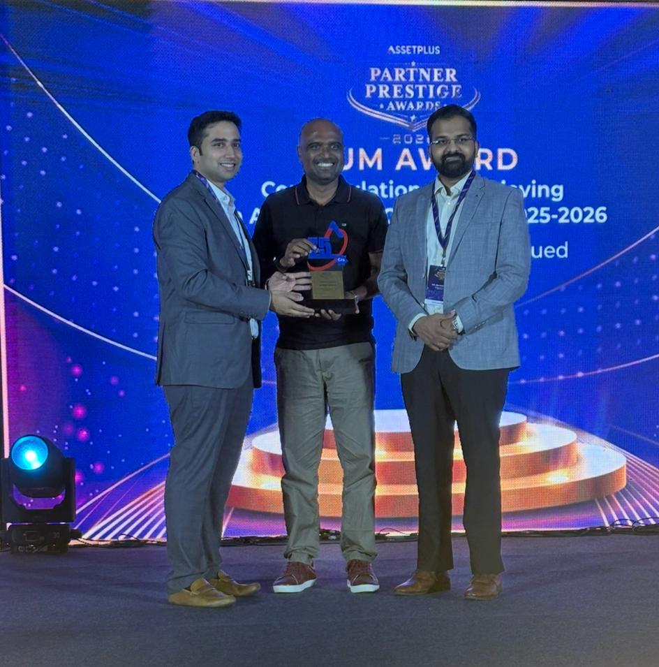 Sathish receiving the AssetPlus award on stage